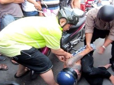 Thưởng 10 triệu cho người dân bắt cướp ở Sài Gòn