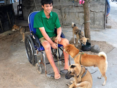 Chàng trai bại liệt làm du lịch ở đảo Bé Lý Sơn