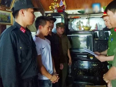 Truy sát trên sân bóng, một thanh niên bị chém chết