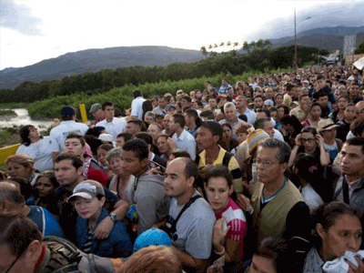 123.000 người Venezuela vượt biên giới sang Colombia mua hàng