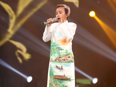 Clip: Hồ Văn Cường hát "Còn thương rau đắng mọc sau hè"