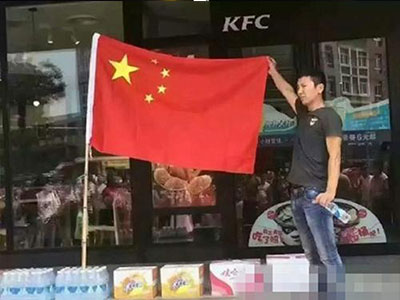 Bực tức với phán quyết "đường lưỡi bò", người Trung Quốc làm loạn chuỗi đồ ăn Mỹ