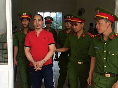 Đầu độc giết vợ để không phải chia tài sản