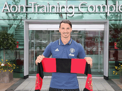 Ibrahimovic: "Tôi muốn trở thành vị thánh ở Manchester"