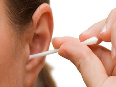 Nghiện ngoáy tai có nguy hiểm?