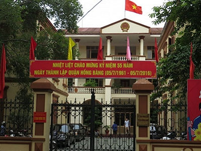 Phòng làm việc của Chủ tịch UBND quận bốc cháy
