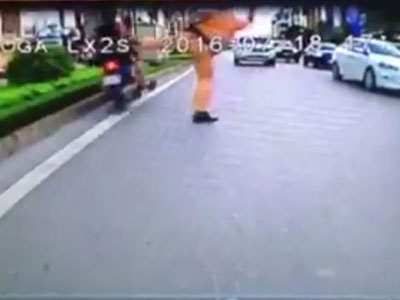 Tạm đình chỉ CSGT tung chân đá người đi xe máy vi phạm