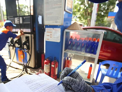 Xăng giảm giá từ 15h