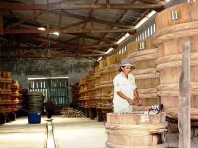 3 người nguy kịch khi vệ sinh bể làm mắm