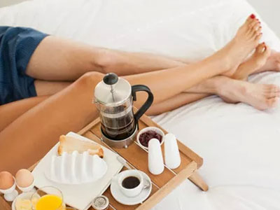 Hành động không ngờ của anh chồng bắt tận tay vợ "vụng trộm" với cấp dưới