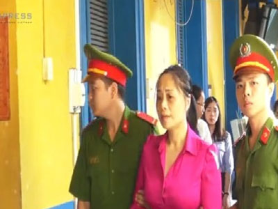 Hoa hậu quý bà Tuyết Nga tiều tụy ngày hầu tòa