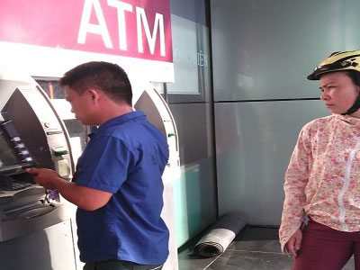Nhiều nhà băng phớt lờ nâng hạn mức rút tiền ATM