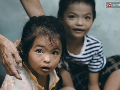 Đôi mắt màu xanh kỳ lạ của hai anh em câm điếc bán vé số nơi xóm nghèo Sài Gòn