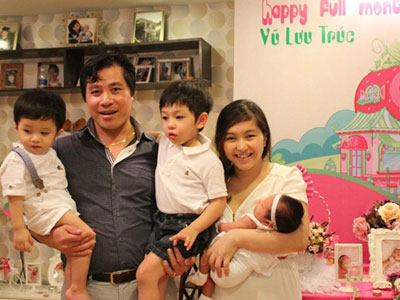 MC Lưu Hà sinh 4 con trong 8 năm