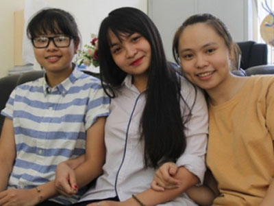 Ba nữ sinh chuyên Anh giành điểm 10 tuyệt đối... môn Toán