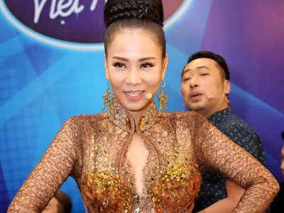 Dũng "khùng" hốt hoảng trước chiếc áo hở lạ của Thu Minh