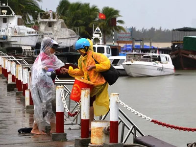 Hội An: 3 ca nô du lịch bị chìm khi đang neo đậu tại bến Cửa Đại
