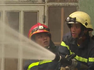 Cháy trong hẻm sâu ở Sài Gòn, dân hốt hoảng tháo chạy