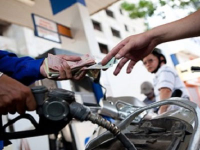 Giá xăng Việt Nam rất đắt đỏ so với thế giới