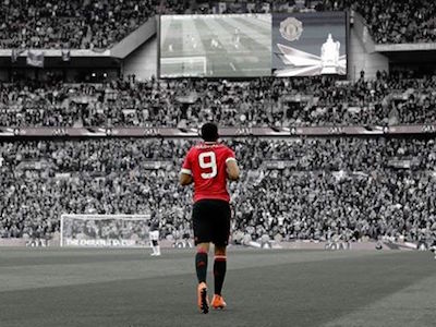 Giận bị Ibrahimovic "cướp" áo số 9, Martial "dứt tình" MU