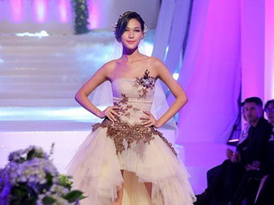 Mai Ngô chê Diệp Linh Châu catwalk như đàn ông mặc váy