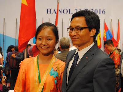 Nữ sinh mang "vàng" sau 16 năm chờ đợi