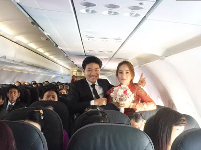 Cô dâu chú rể chi 3 tỷ cho đám cưới, rước dâu bằng máy bay và dàn xe ô tô 25 chiếc