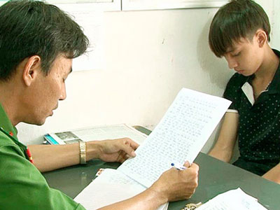 Nghịch tử đâm chết cha ruột vì bị ngăn không cho nhậu