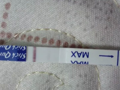 Chẳng lẽ lại trưng ra chiếc que thử thai một vạch cho cả nhà xem?