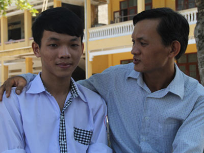 Con trai người bán hàng rong đạt điểm khối A cao nhất Thanh Hóa