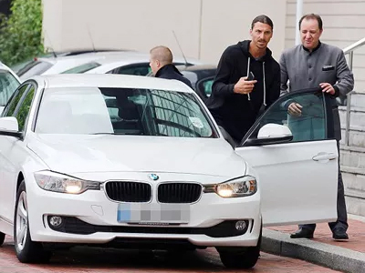 Ibrahimovic trở về Manchester, sẵn sàng ra sân vào cuối tuần