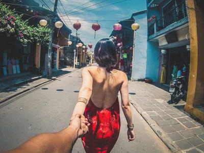 Bộ ảnh "Nắm tay em đi khắp thế gian" phiên bản Việt đẹp và lãng mạn nhất!