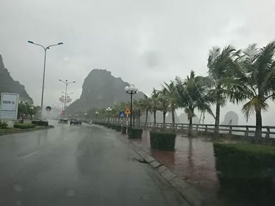 Hải Phòng, Quảng Ninh bắt đầu có mưa gió lớn