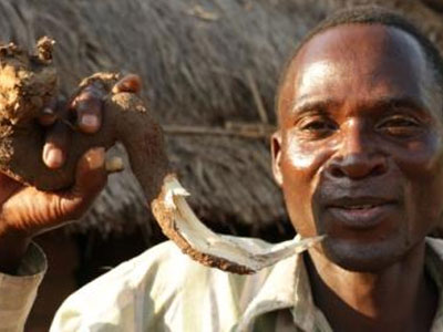 Nghề quái đản ở Malawi: Phá trinh bé gái