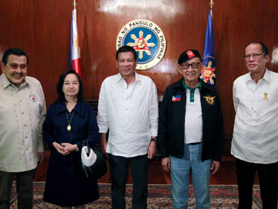 5 đời tổng thống Philippines họp bàn chiến lược đàm phán với Trung Quốc