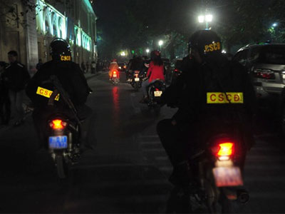 Kẻ có 4 tiền án mang súng ngắn gặp phải cảnh sát cơ động