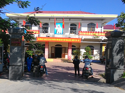 Phó chủ tịch thị trấn bị vợ đánh ghen ở nhà nghỉ