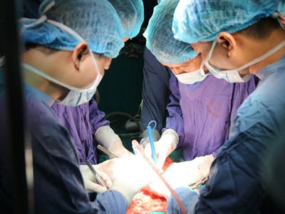Chàng trai chết não hồi sinh sự sống cho 4 người