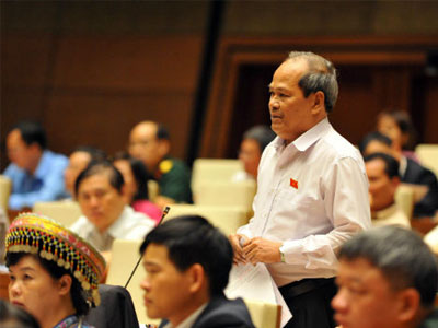 Đại biểu Ngô Văn Minh: "Tiền đâu để lãnh đạo Bộ, địa phương đi xe 2.4 rồi 3.0"