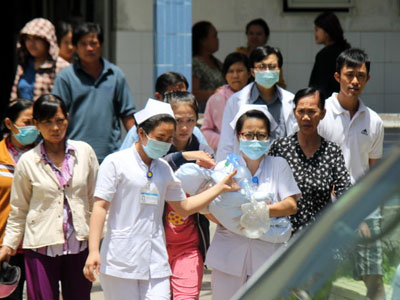 Bé 4 tháng tuổi chết sau khi tiêm văcxin Quinvaxem