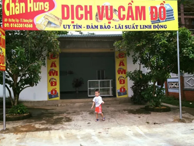 Mang súng tới nhà bắn bạn rồi lẩn trốn