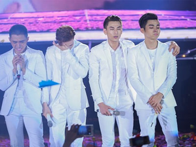 Ngô Thanh Vân khóc cùng hàng ngàn fan của nhóm 365