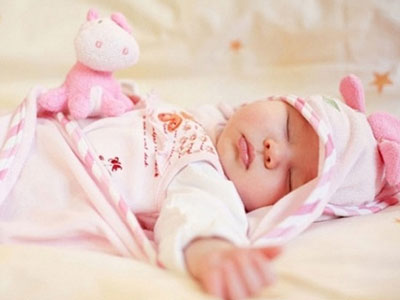 Trẻ sơ sinh nằm điều hòa: "29 - 30 độ là ổn"