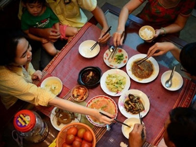 Ăn cơm kiểu này dễ chết sớm hơn cả ung thư