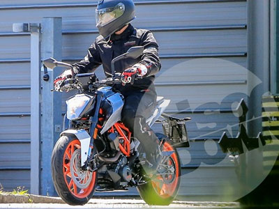 Hai mẫu naked bike mới của KTM lộ ảnh chạy thử