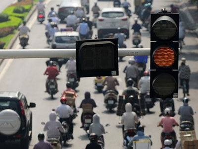 Người dân vẫn vượt đèn vàng trong ngày đầu xử phạt