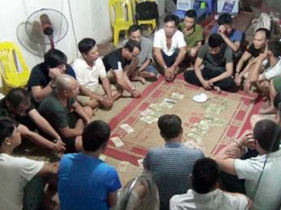 Phá sới bạc lớn sát phạt nhau bằng hình thức xóc đĩa