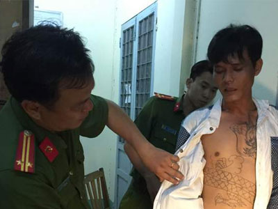 Chém chết mẹ bạn gái và hàng xóm trong ngày dạm ngõ