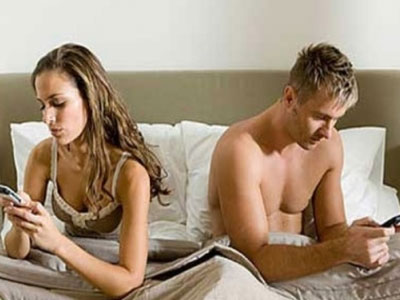 Đừng để điện thoại thông minh đánh mất "chuyện yêu"