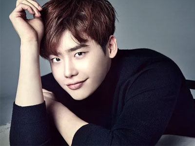 Lee Jong Suk - Thanh niên số "nhọ" toàn được cặp gái xinh
